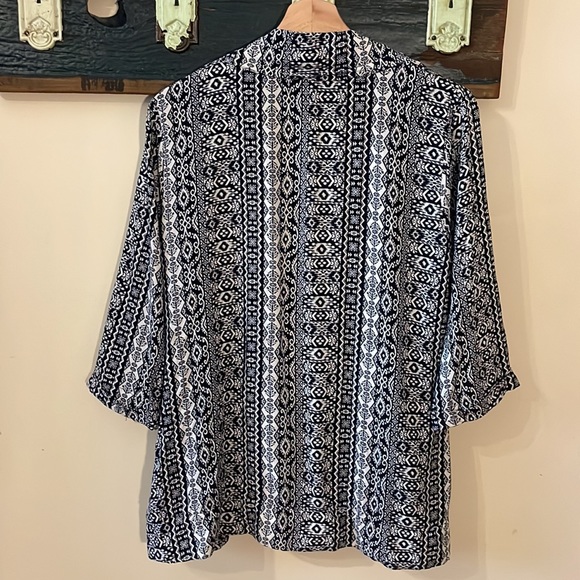 2/$25 Forever 21 Black and White Print Kimono Style Blazer Size Large - Picture 10 of 14
